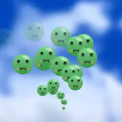 Gröna, ledsna smileys svävar i en blå himmel. Kanske en bild som symboliserar behovet av medicin mot illamående.