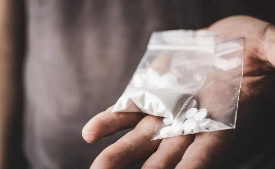 Metamfetamin - symtom, risker och hjälp i Sverige