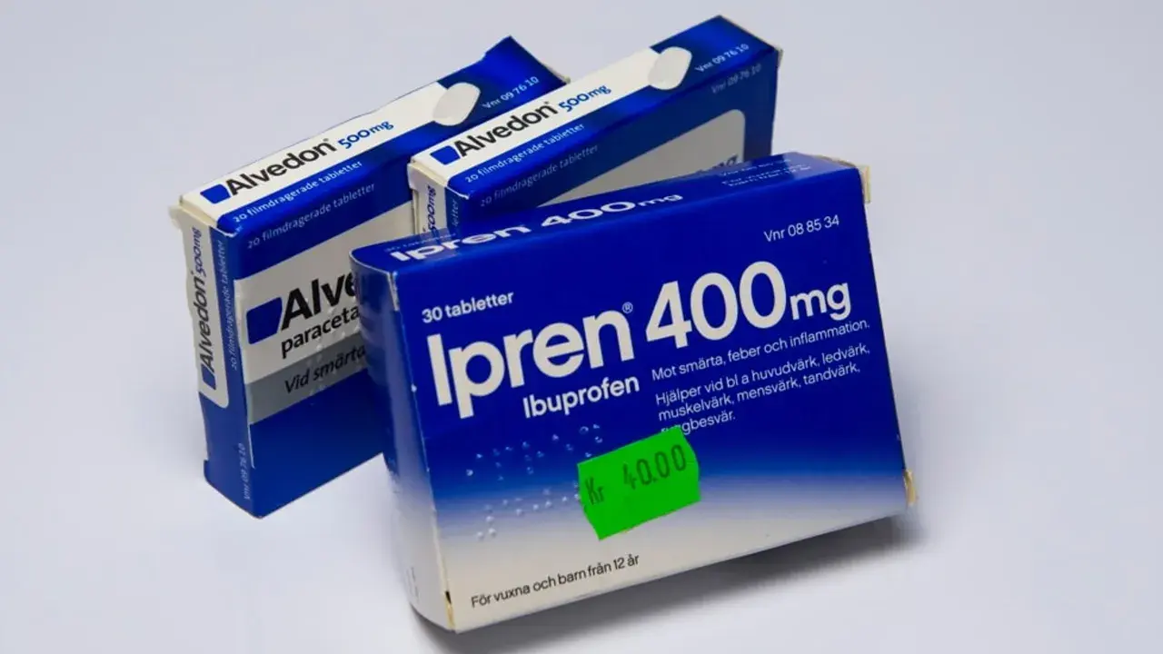 Ibuprofen vs paracetamol: Ipren 400mg (ibuprofen) och Alvedon 500mg (paracetamol) för smärtlindring.